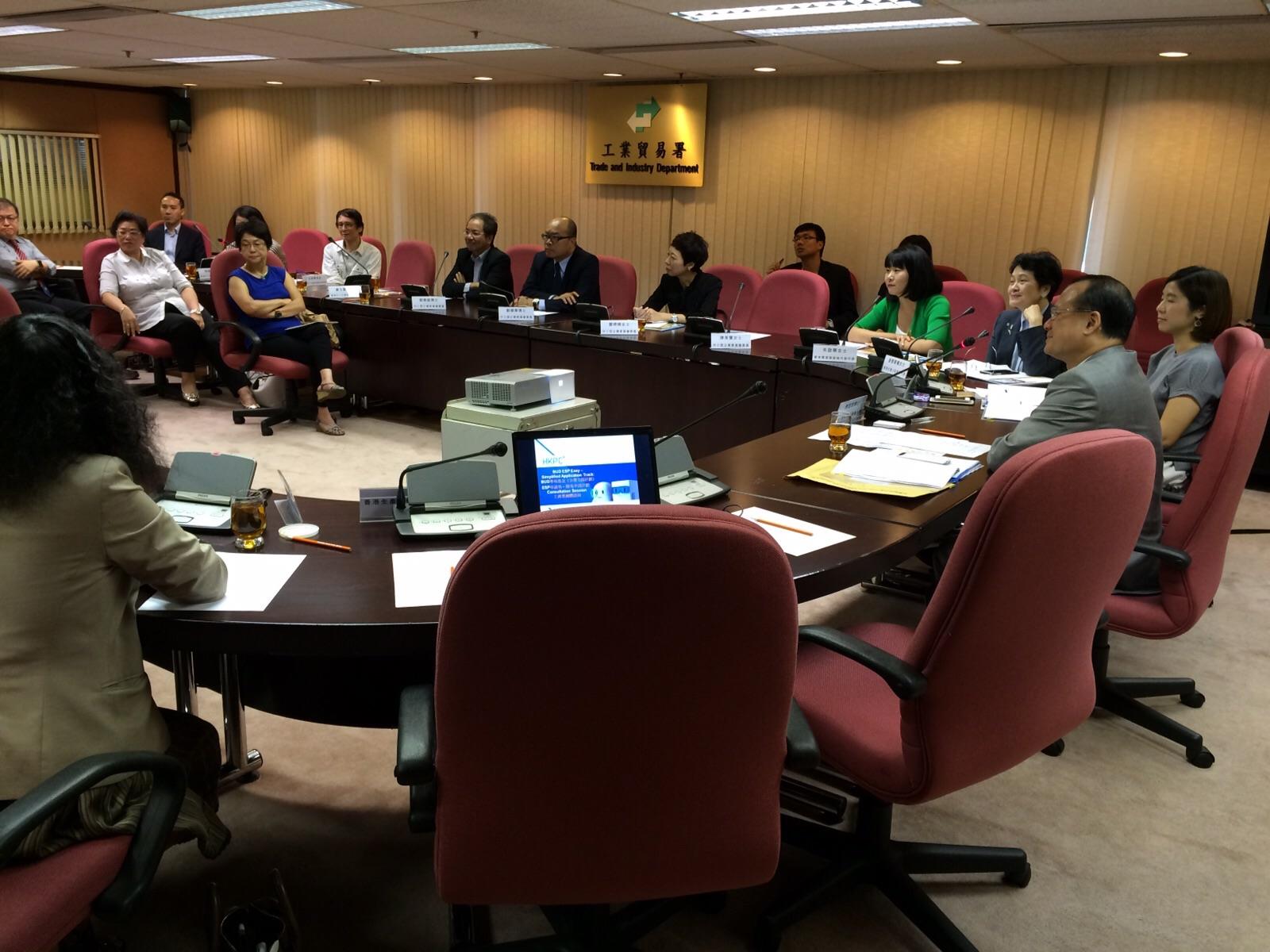 Photo 12 : The Small and Medium Enterprises Committee met with local SME organisations on 16 July 2015 to exchange views on the support required by Hong Kong SMEs in developing e-Commerce and applications of Information Technology. A written summary (Chinese only) on the discussion was then passed to respective Government Bureaux/ Departments for reference.
