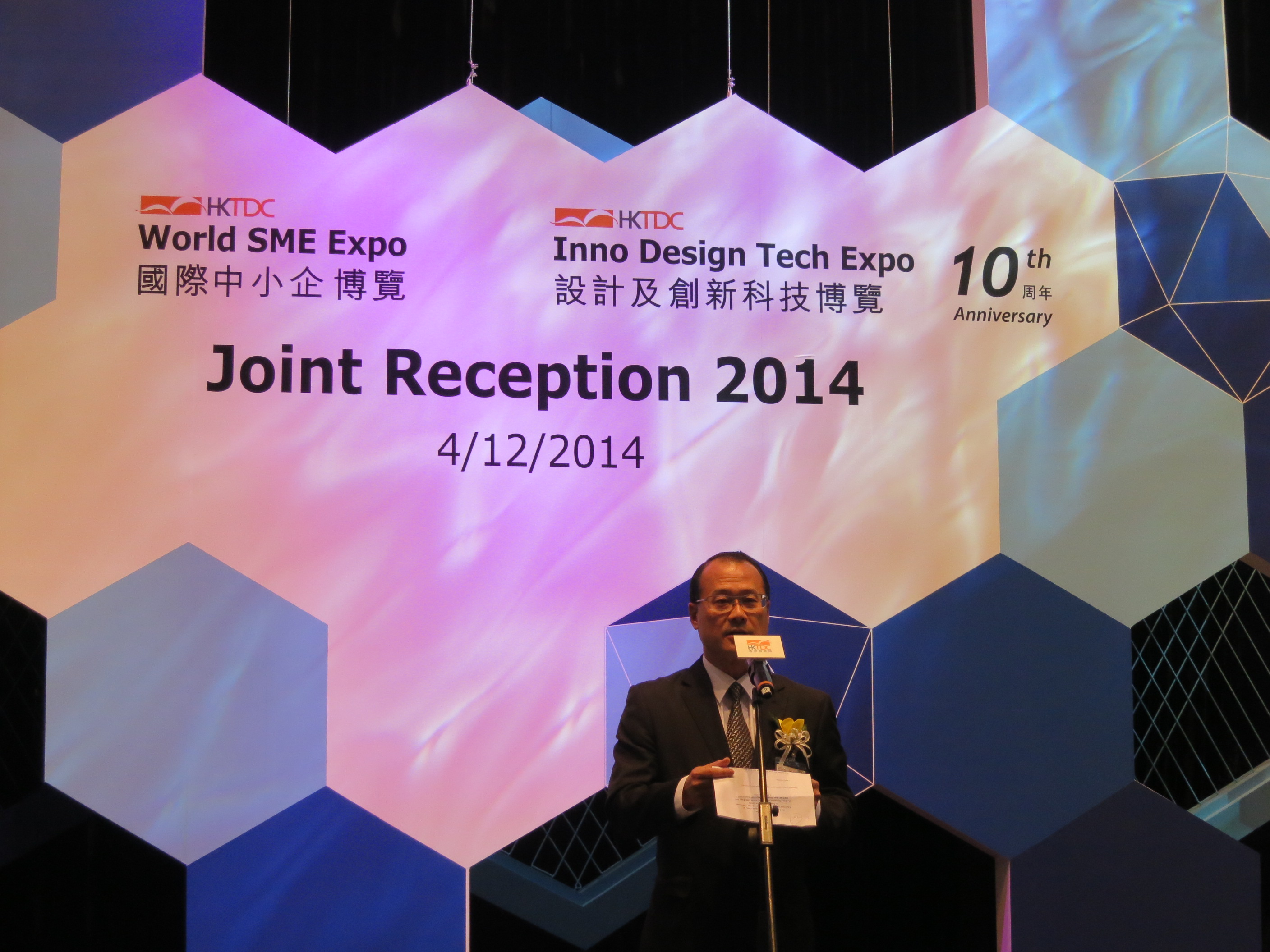 Photo 8 : Dr Jonathan Choi Koon-shum, GBS, JP, Chairman of the Small and Medium Enterprises Committee, attended the Joint Reception for World SME Expo and Inno Design Tech Expo 10th Anniversary held in Hong Kong Convention and Exhibition Centre on 4 December 2014 as Guest of Honour.